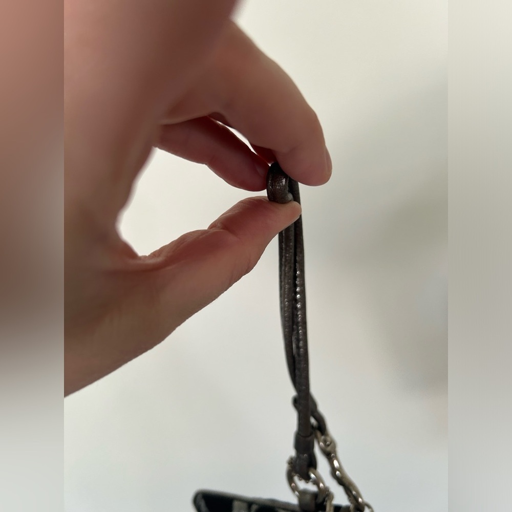DO NOT BUY!!! Coach Poppy Wristlet - Picture 7 of 9